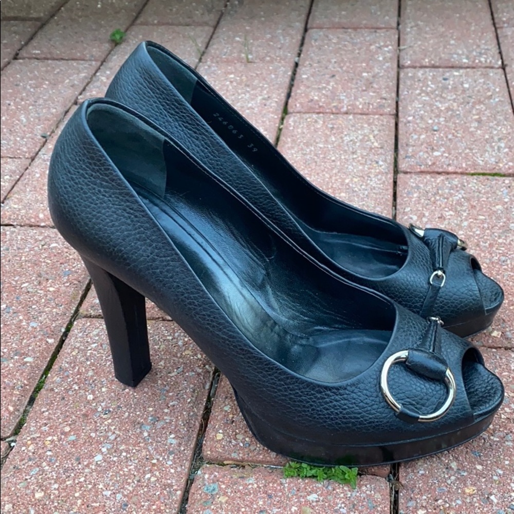 Gucci pumps